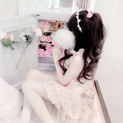 尤野桃
(这个小晴听说是拍外景骂定制圈的人 介意就不要用)