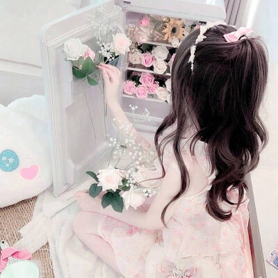 尤野桃
(这个小晴听说是拍外景骂定制圈的人 介意就不要用)