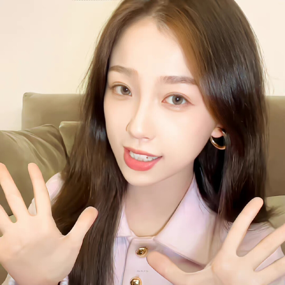 虞书欣
微博：漫约悸樱