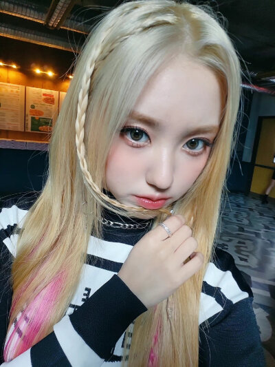 姜艺书 yeseo
/图源见logo ​​​侵删