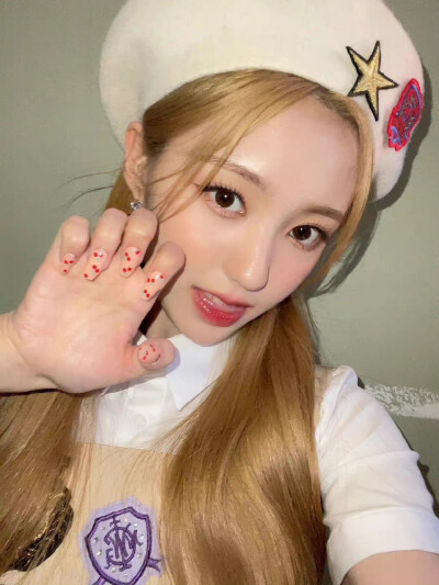 姜艺书 yeseo
/图源见logo ​​​侵删