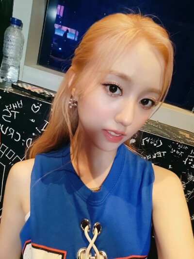 姜艺书 yeseo
/图源见logo ​​​侵删