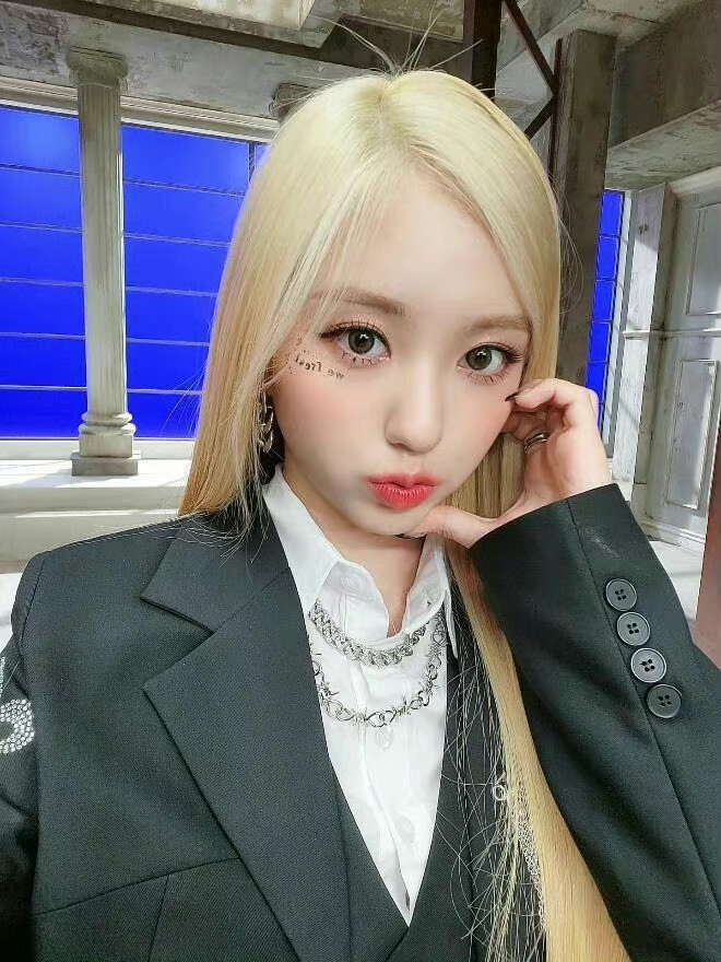 姜艺书 yeseo
/图源见logo ​​​侵删