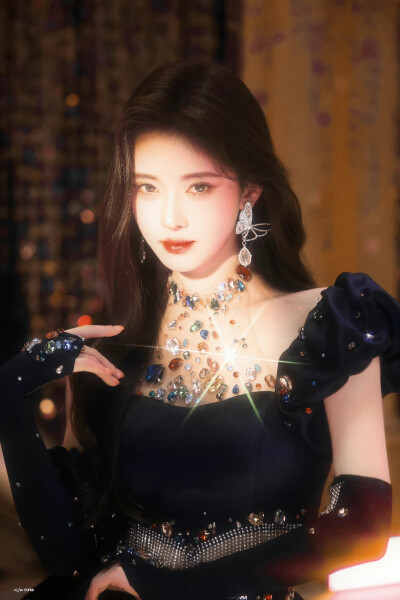 鞠婧祎
图源微博©吃口烧鹅
