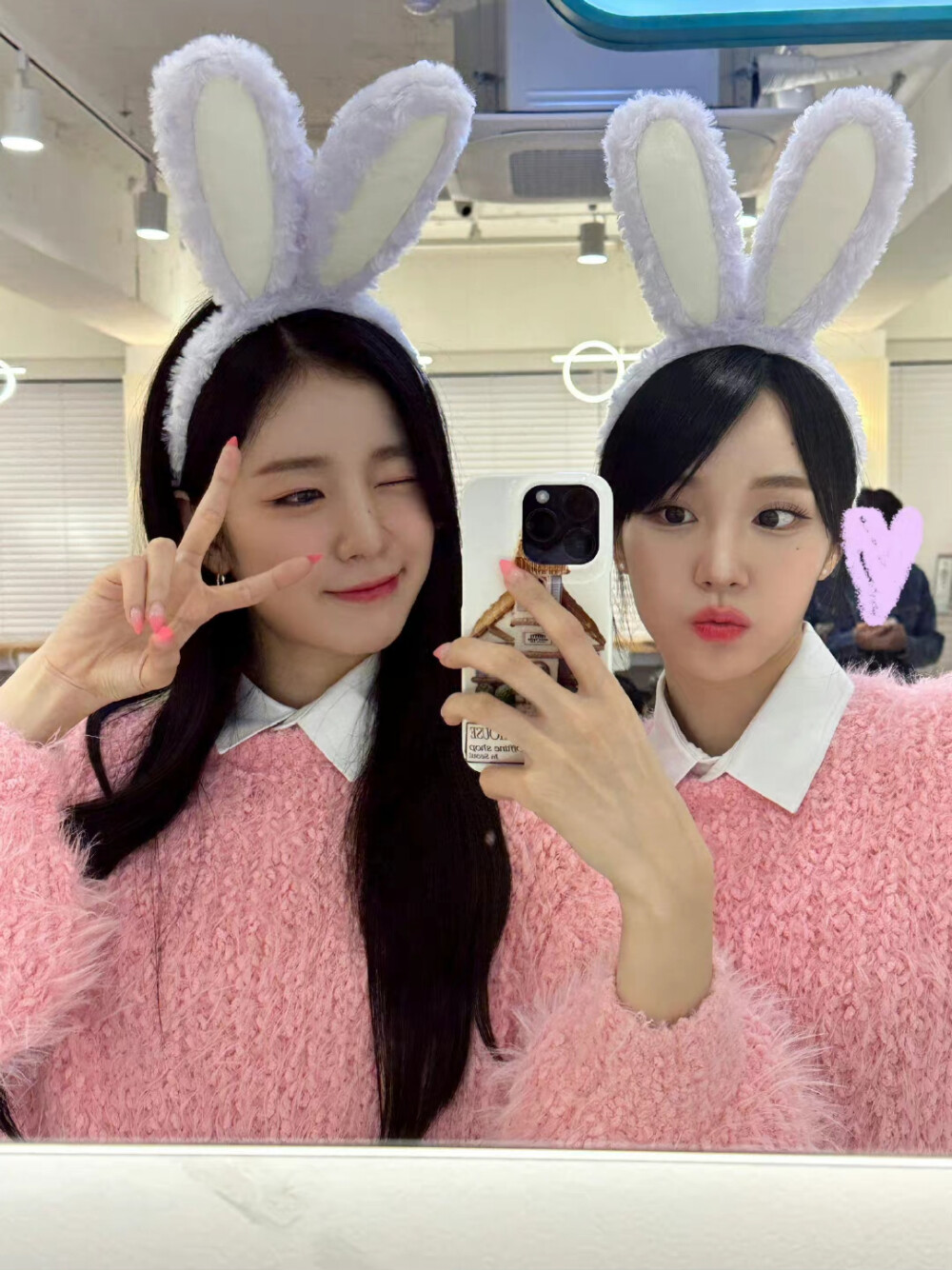 宇妍 & 权娜妍
/图源见logo ​​​侵删