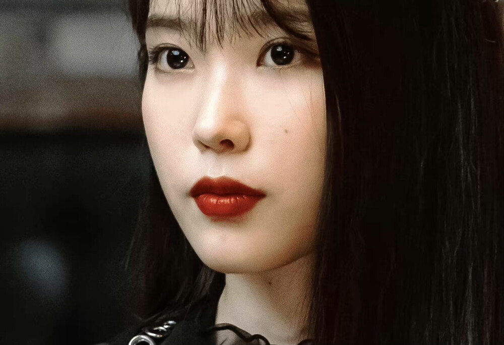 iu_月上