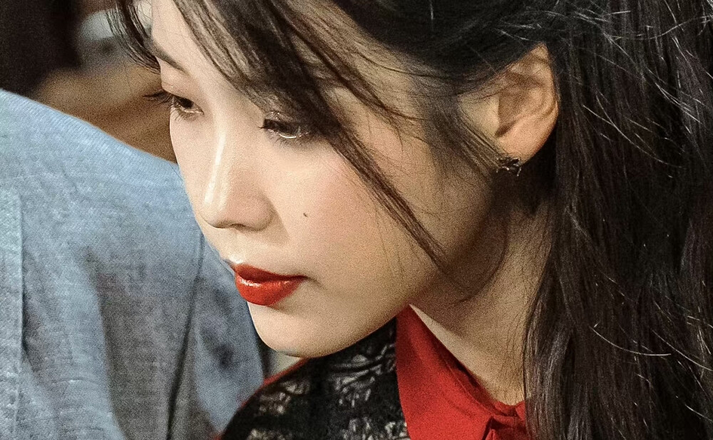 iu_月上