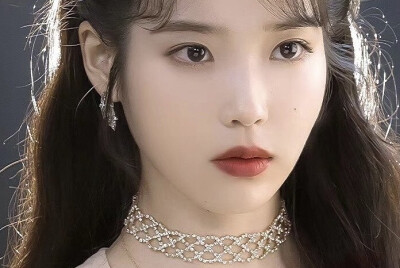 iu_月上