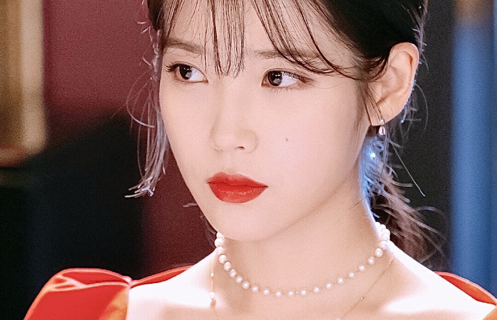 iu_月上