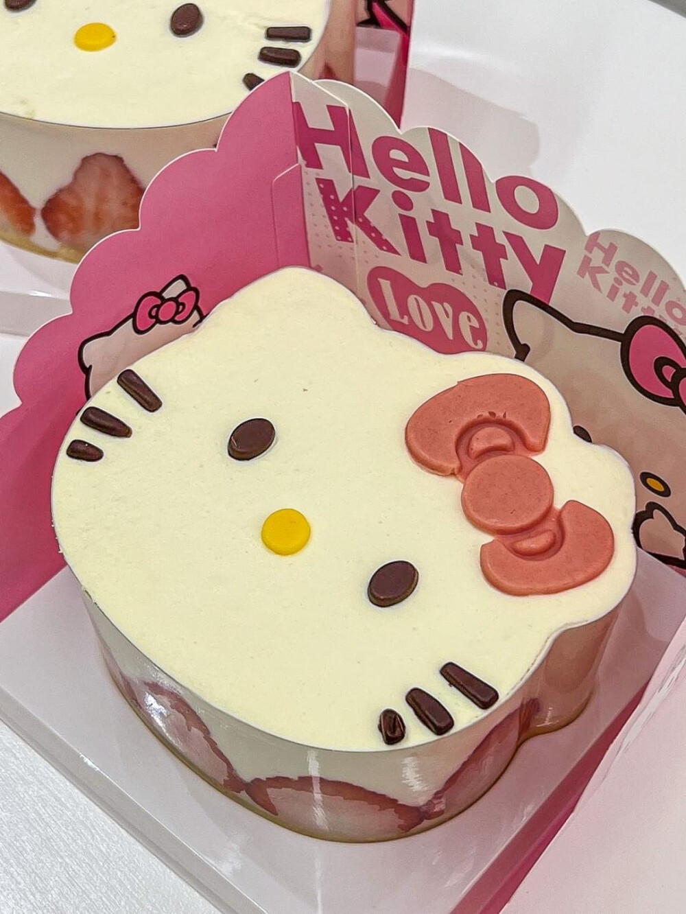 Hello kitty草莓蛋糕