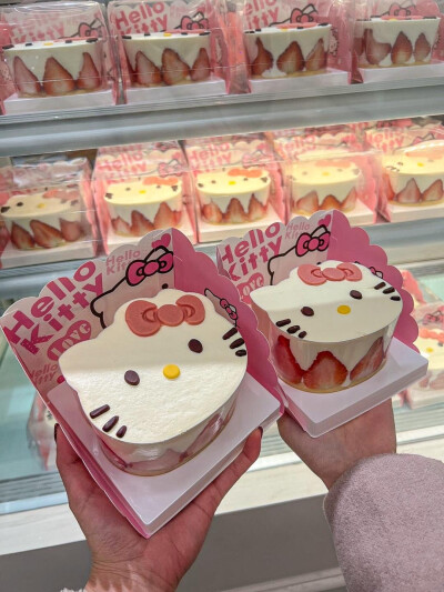 Hello kitty草莓蛋糕