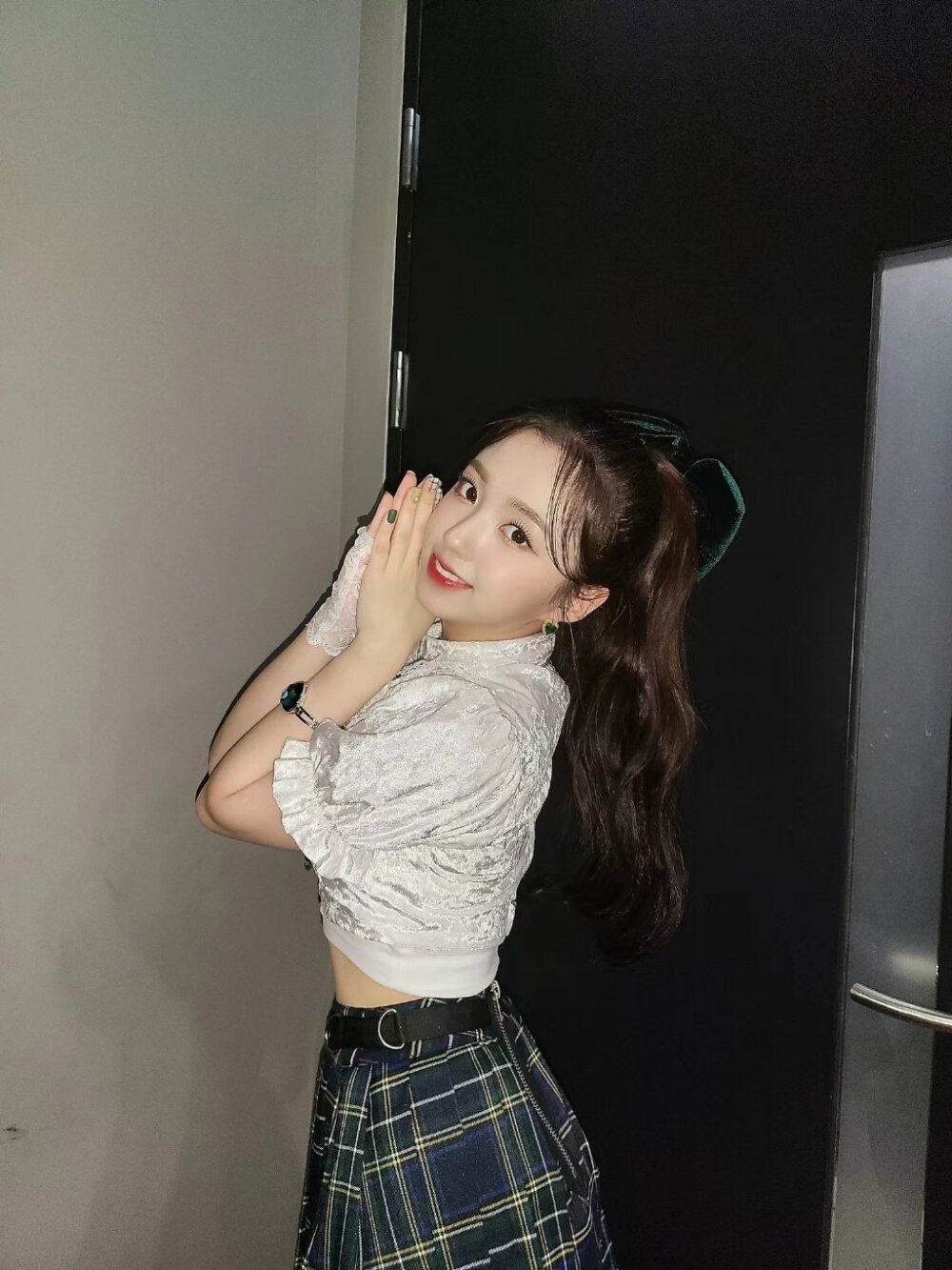 姜艺书 yeseo
/图源见logo ​​​侵删