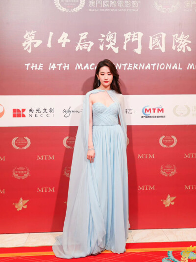 刘亦菲20221221澳门电影电视剧节
金莲花最佳女主角