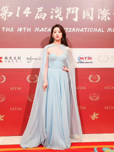 刘亦菲20221221澳门电影电视剧节
金莲花最佳女主角