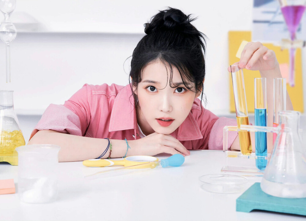 IU李知恩
IU×CNP