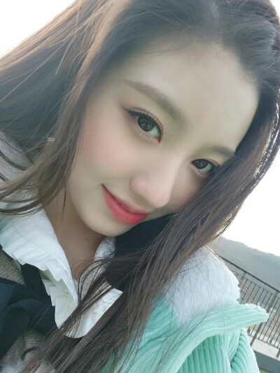 姜艺书 Yeseo
/图源见logo ​​​侵删