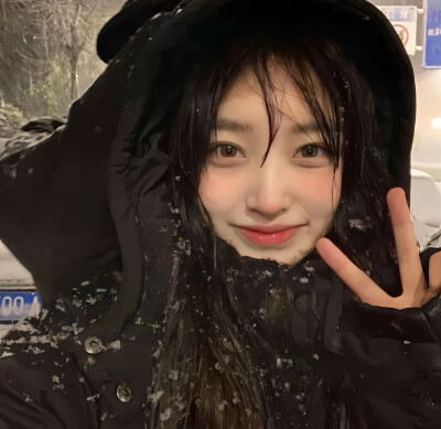 爱是雪地里写诗.
cr.微博 侵删