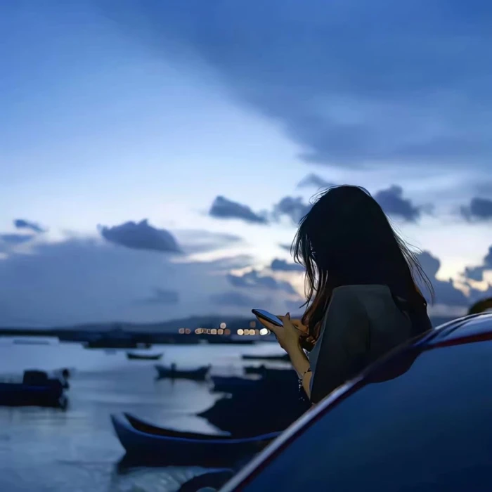 女头
山赶着山 山漫漫结成关