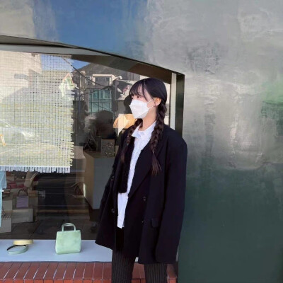 柳洙正 Sujeong
/图源见logo ​​​侵删