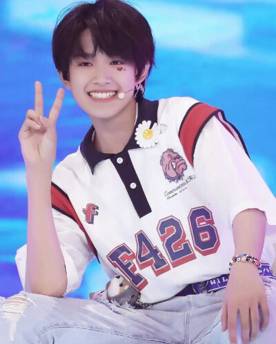 张极舞台神图.啊极要平安出道啊
拿图关注一下嘻嘻