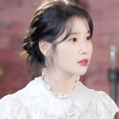 IU