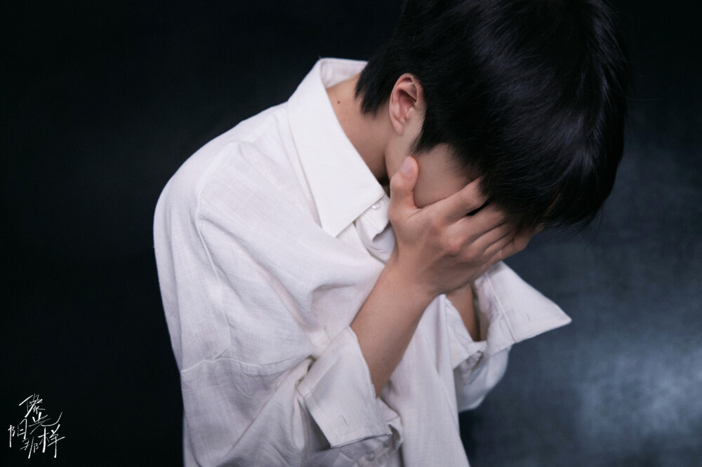 王一博《像阳光那样》跨年夜舞台