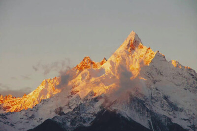 日照金山