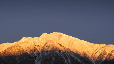 日照金山