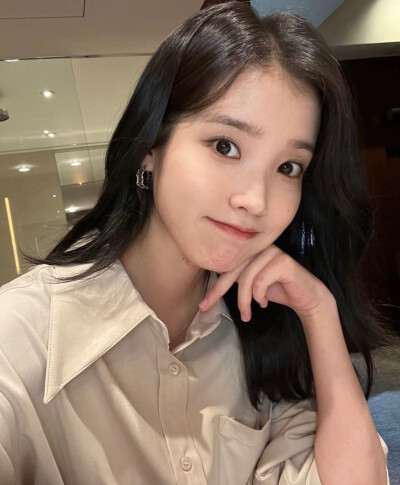 iu 李知恩 头像