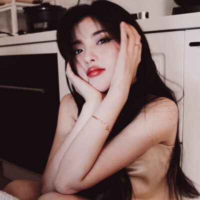 杨超越头像