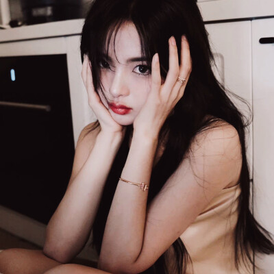 杨超越头像