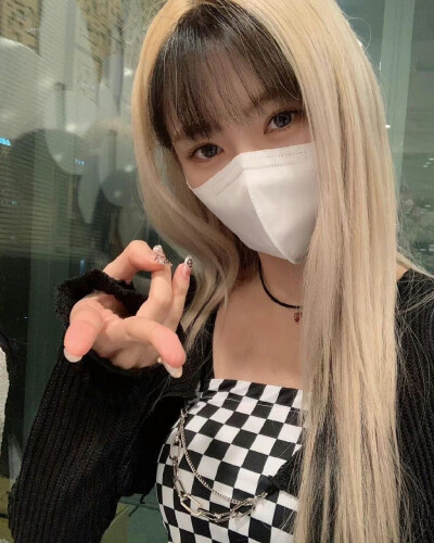 金裕贤 yoohyeon
/图源见logo ???侵删