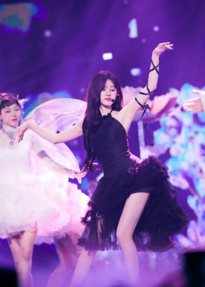 赵露思
奔赴2023