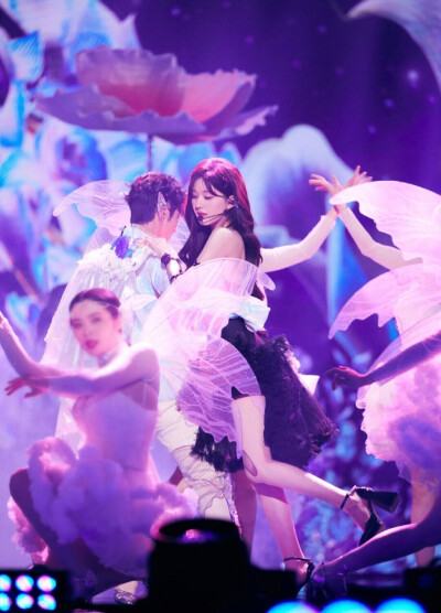 赵露思
奔赴2023