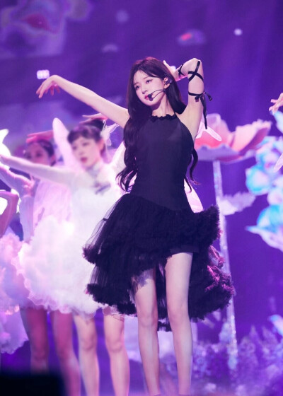 赵露思
奔赴2023