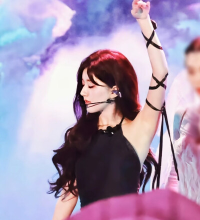 赵露思
奔赴2023