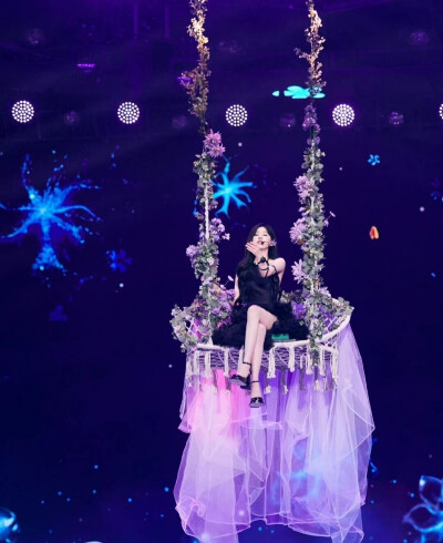 赵露思
奔赴2023