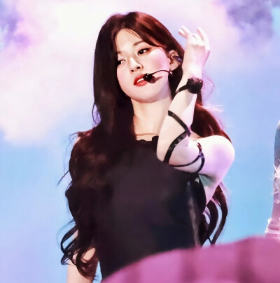 赵露思
奔赴2023