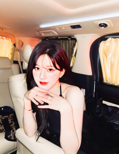 赵露思
和露思跨向2023