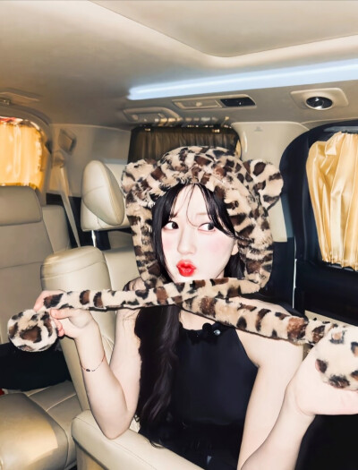 赵露思
和露思跨向2023