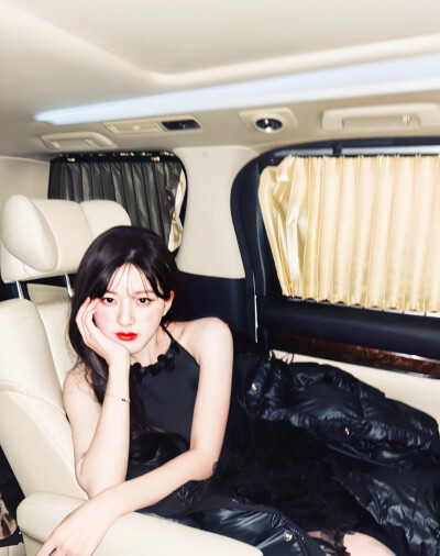 赵露思
和露思跨向2023