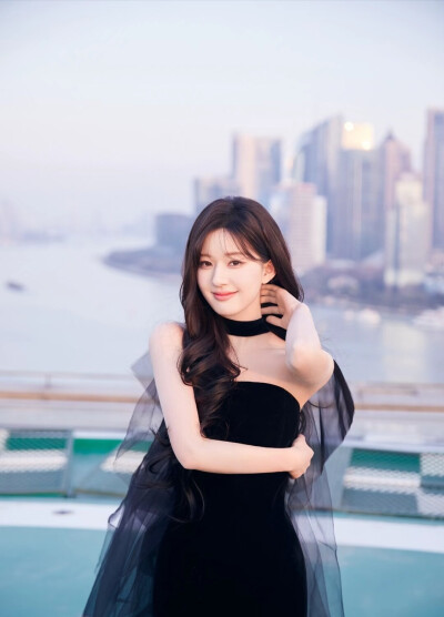 赵露思
和露思跨向2023