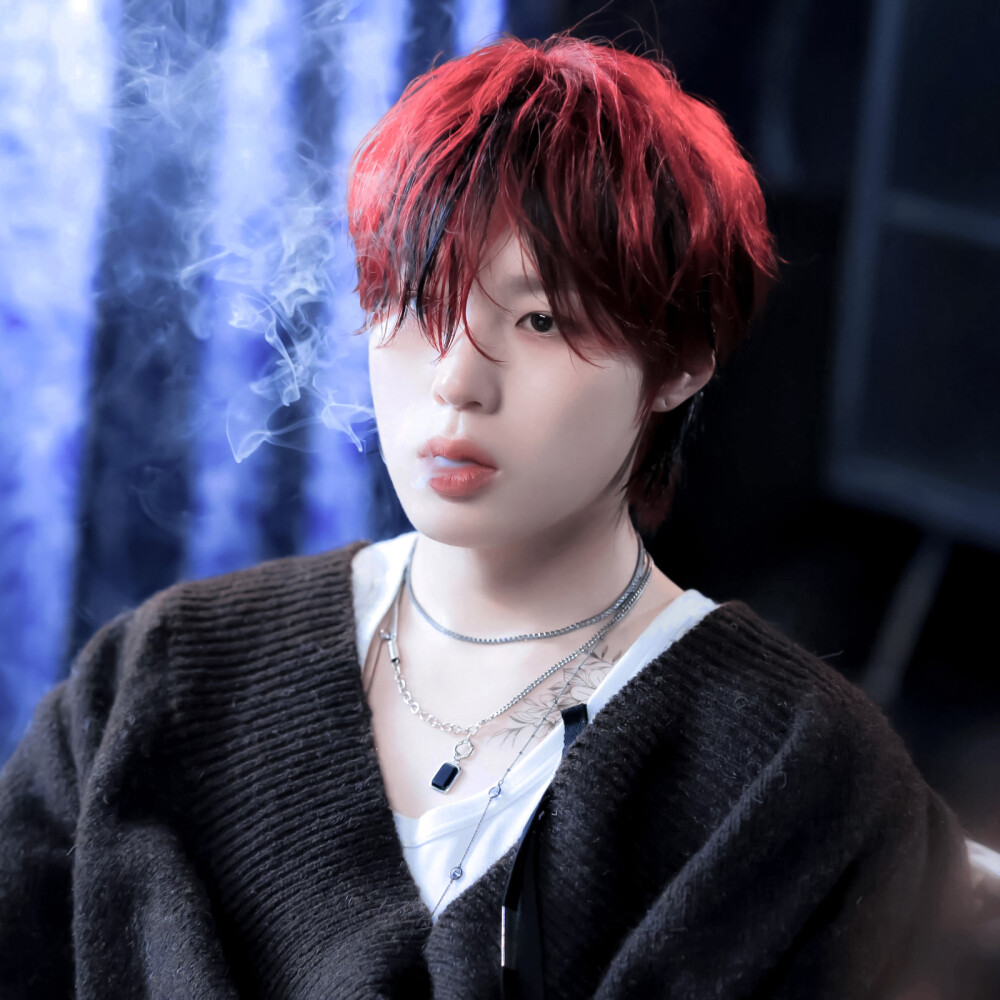 他和我就像两座岛。