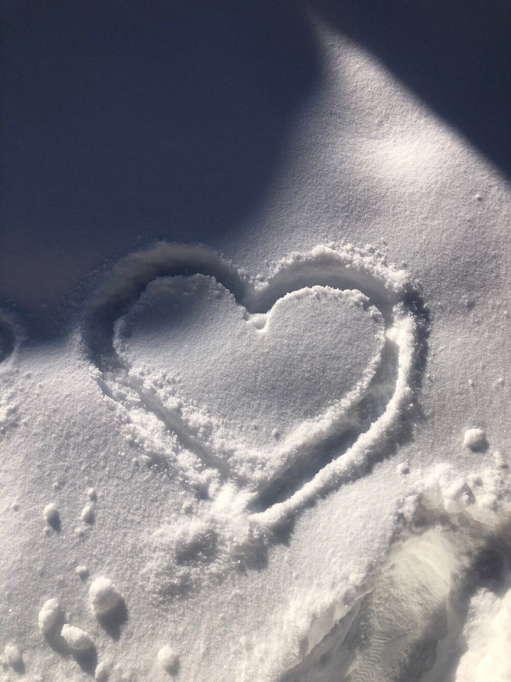 图源wb侵权致歉
雪地背景图手写尊滴好美丽