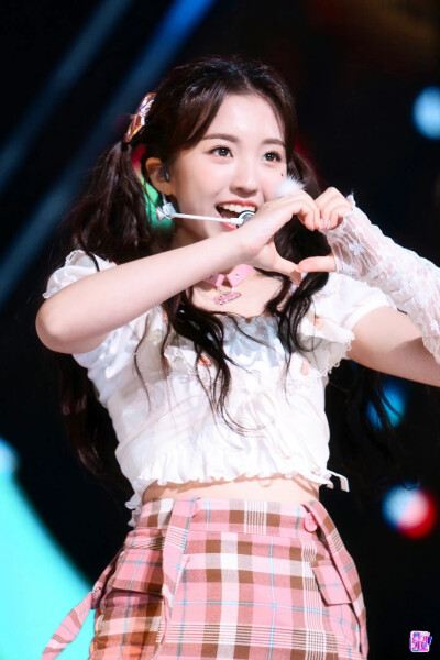 Yeseo 姜艺书
/图源见logo ​​​侵删