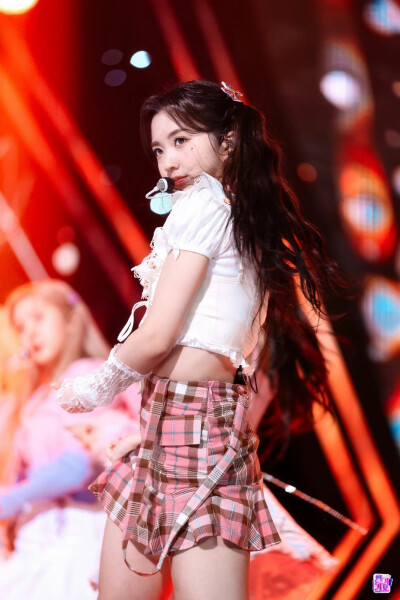 Yeseo 姜艺书
/图源见logo ​​​侵删