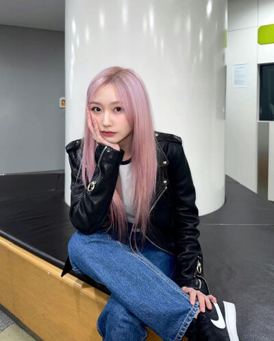 柳洙正 Sujeong
/图源见logo ​​​侵删