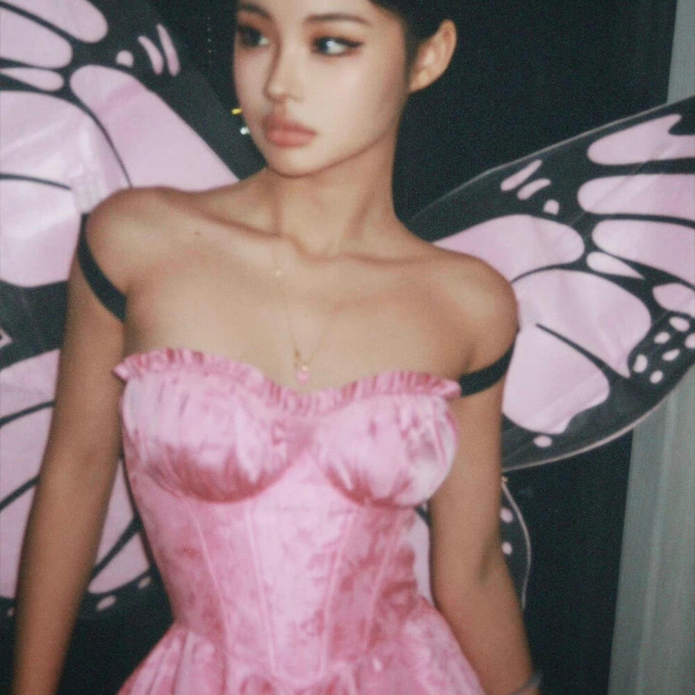 女头/图源四处
二传点赞收藏注明dt奈原里惠-