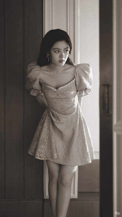 赵今麦 | cr@__南宫_
#赵今麦蓝色玫瑰短裙# ​​​