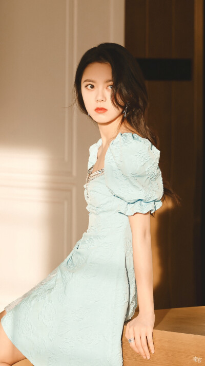 赵今麦 | cr@__南宫_
#赵今麦蓝色玫瑰短裙# ​​​